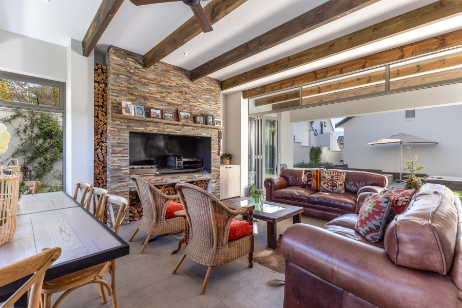 4 Bedroom Property for Sale in Lemoenkloof Western Cape